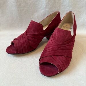 NEW Amalfi by Rangoni Vintage Women's Deep Red Suede Open Toe Heels